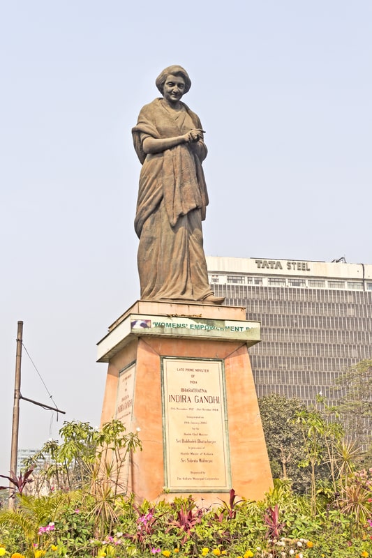 Statue von Indira Gandhi auf einem Platz im Stadtzentrum von Kalkutta