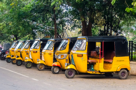 Rikscha-Taxistand in Pondicherry, Indien