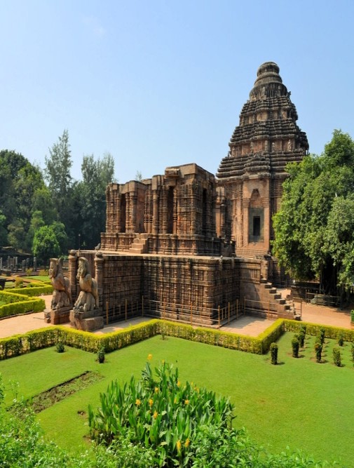 Der Tempel in Form eines monumentalen Sonnenwagens
